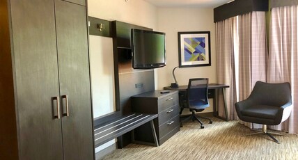 Holiday Inn Express Great Barrington Room Type - 1 King Standard