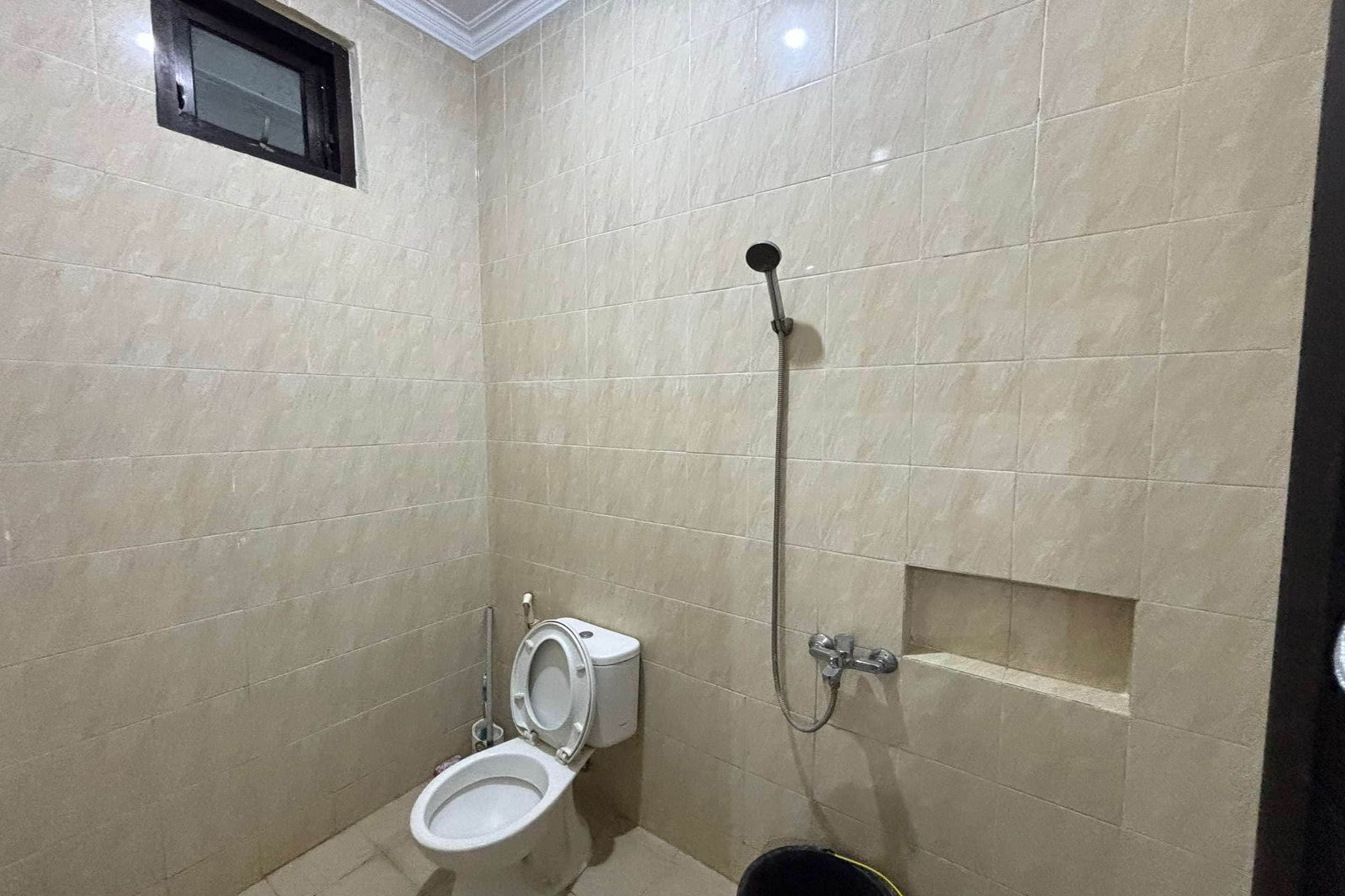 OYO 95075 Matoorstay Syariah - Tap to explore photos