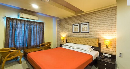 Hotel Vaishnavi Room Type - Deluxe AC Room