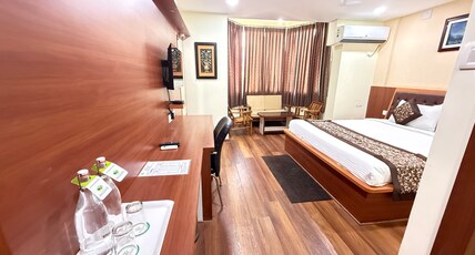 Hotel Arya Palace Room Type - Deluxe Room Hotel Arya Palace Room Type - Deluxe Room