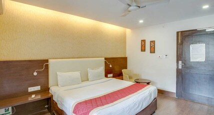 Sandstone Inn  Room Type - Deluxe Room