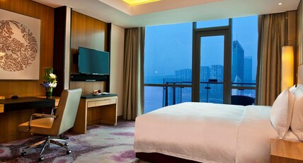 InterContinental CHANGSHA Room Type - 1 King Classic River View Balcony