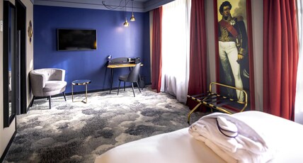 Mercure Rochefort La Corderie Royale Room Type - Superior Room with queen-size bed and bunk bed
