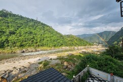 Waterfront Homestay 2BHK Free Bonfire By Homeyhuts