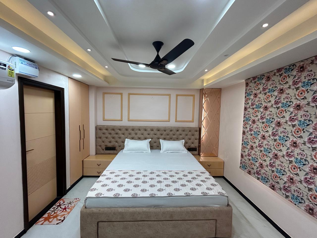 Kroom - Tap to explore photos