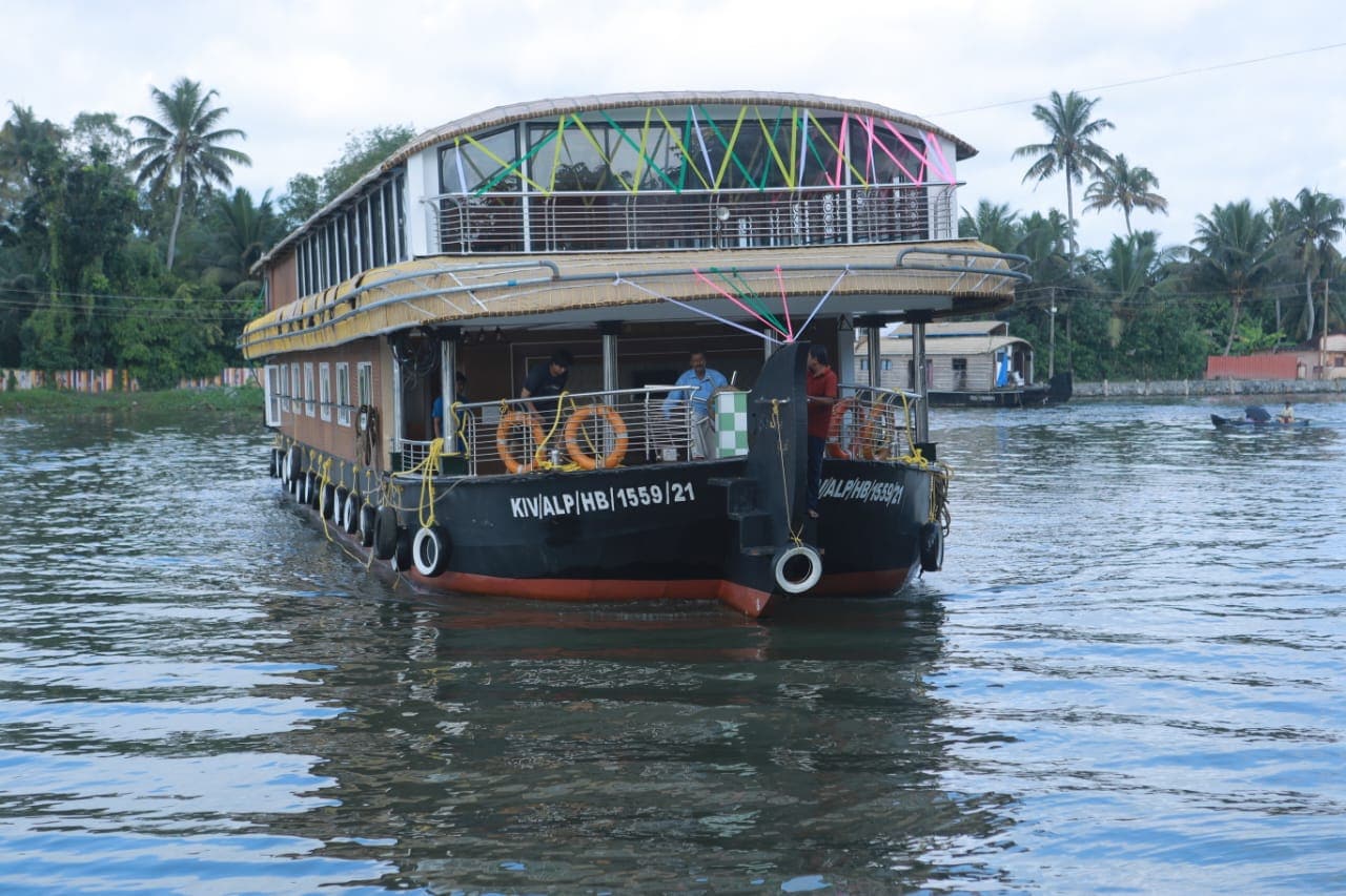Double Decker Houseboat - Tap to explore photos