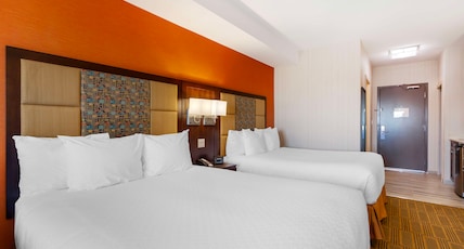 Best Western Plus Chateau Fort St. John Room Type - 2 Queen Beds, Non-Smoking, Kitchenette, Microwave And Refrigerator, Pillowtop Bed, Sofabed, Full Bre