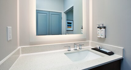 Staybridge Suites AMES, an IHG hotel Room Type - 1 Bedroom Suite 1 King