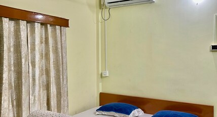 Birdseye Homestay Room Type - Deluxe Room with AC
