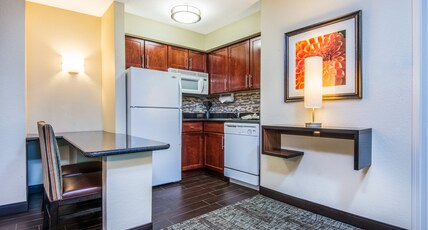 Staybridge Suites ALLENTOWN WEST, an IHG hotel Room Type - 1 King Bed 2 Double Bed 2 Bedroom Suite