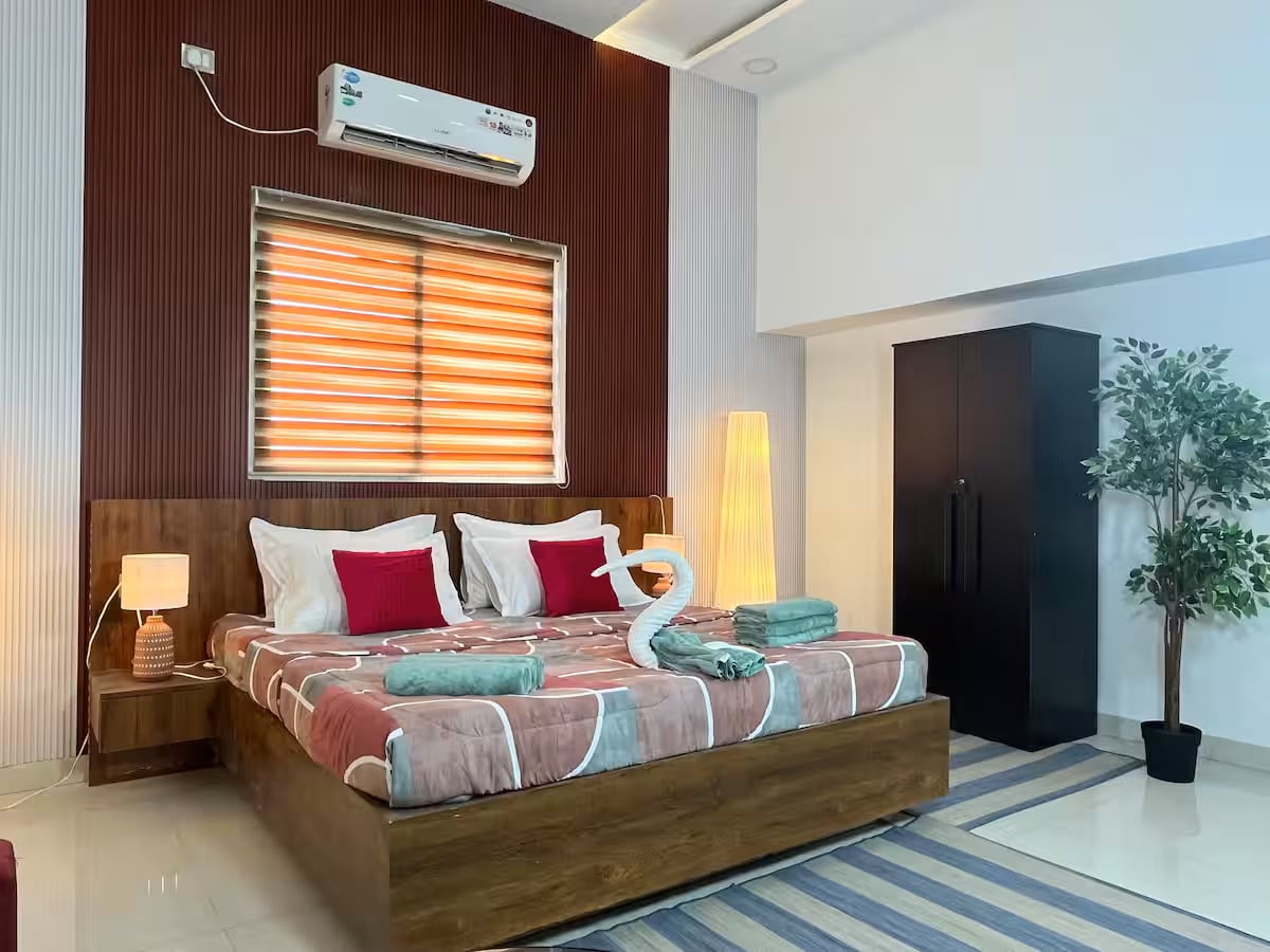 HYD Garden Haus AC 3BHK PS 5 65 TV TT Table - Tap to explore photos