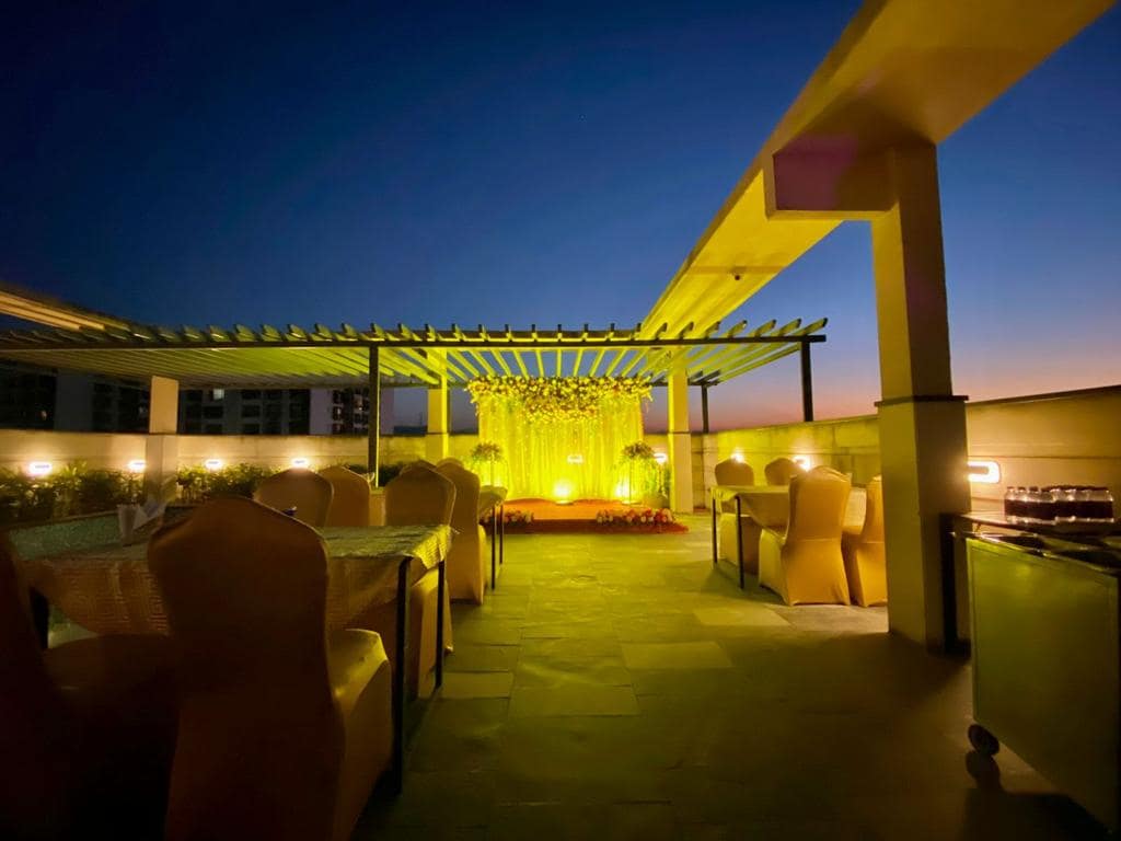 Hotel Palacio, Khanapara - Tap to explore photos
