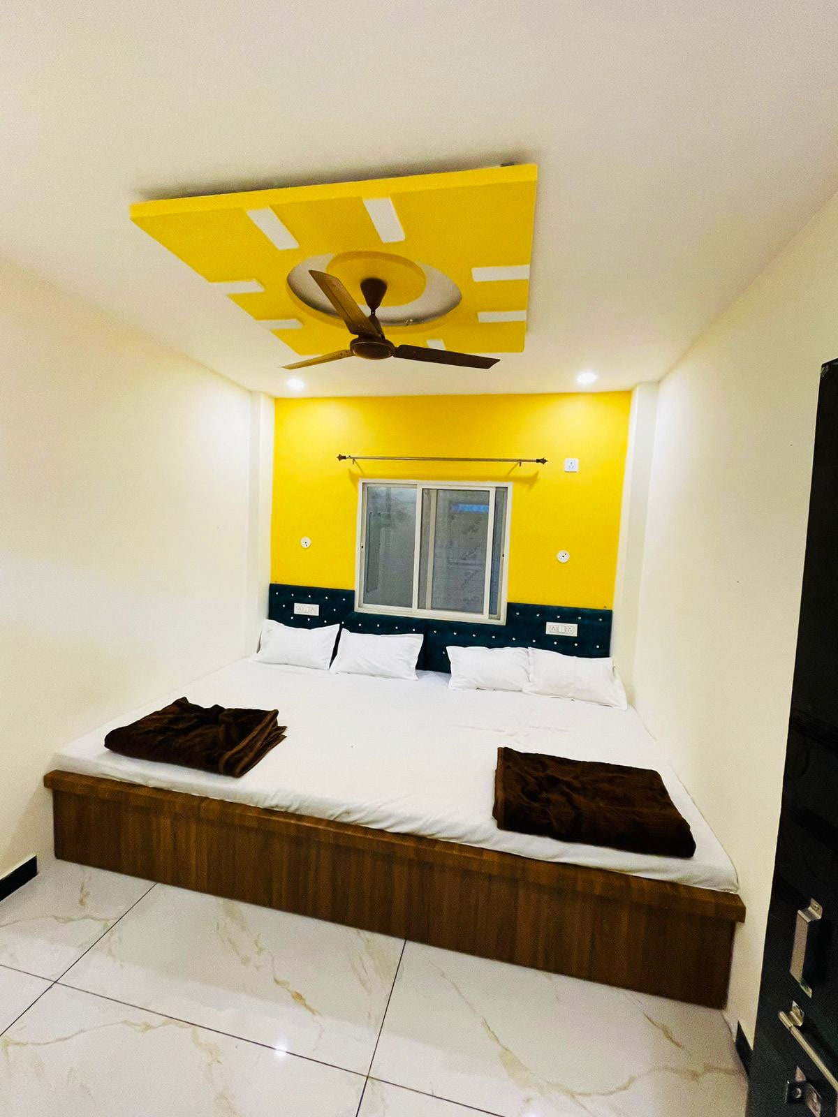 Hotel Mahakal Naman Palace - Tap to explore photos