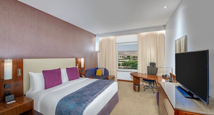 Crowne Plaza Muscat OCEC Room Type - 1 King Standard Mountain View Crowne Plaza Muscat OCEC Room Type - 1 King Standard Mountain View