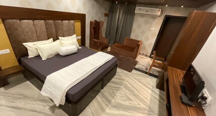 HOTEL PARADISE PALACE Room Type - Executive Air Conditioned