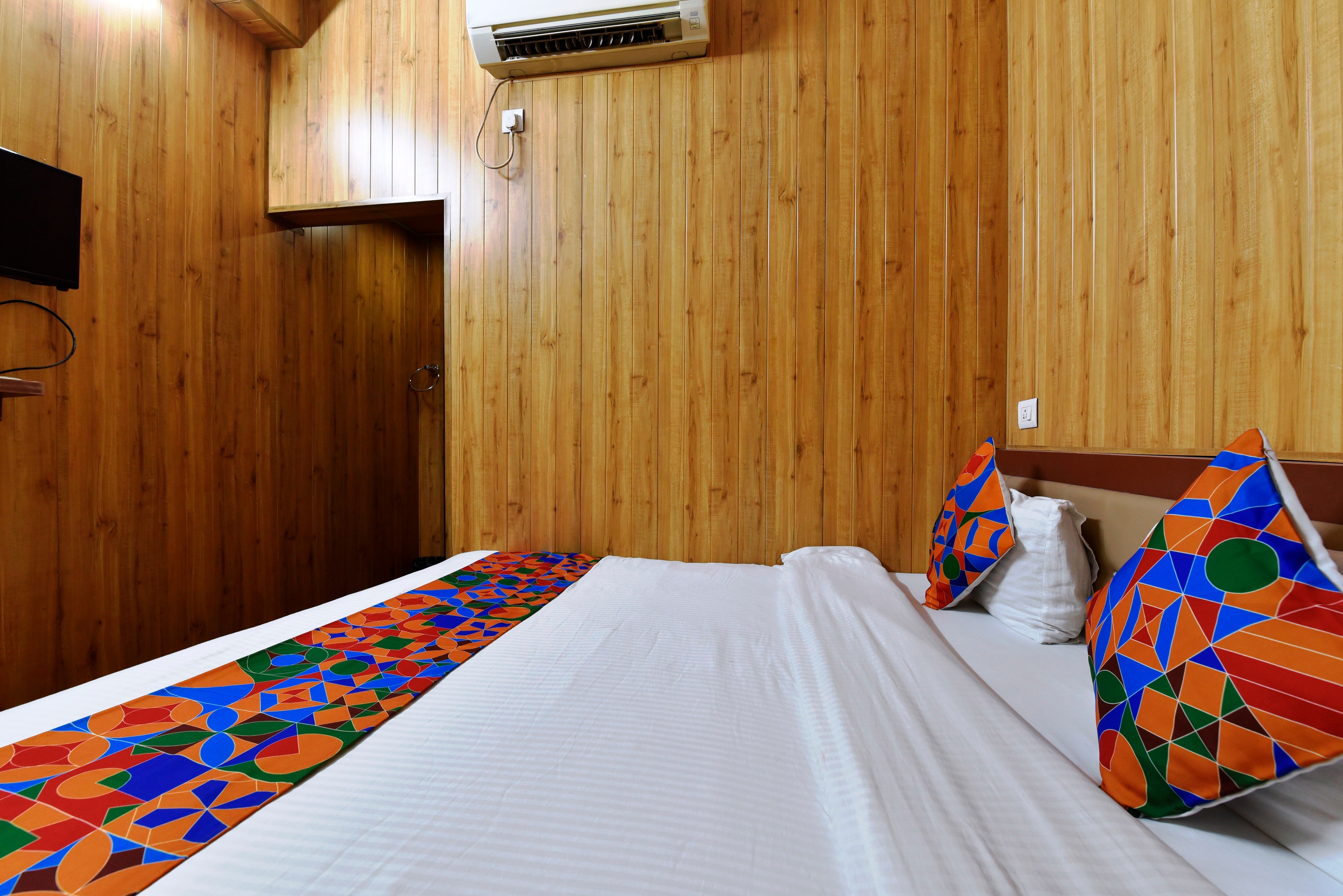 Hotel Vandana Palace - Tap to explore photos