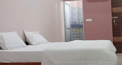 Hotel O Pari Palace Room Type - Classic