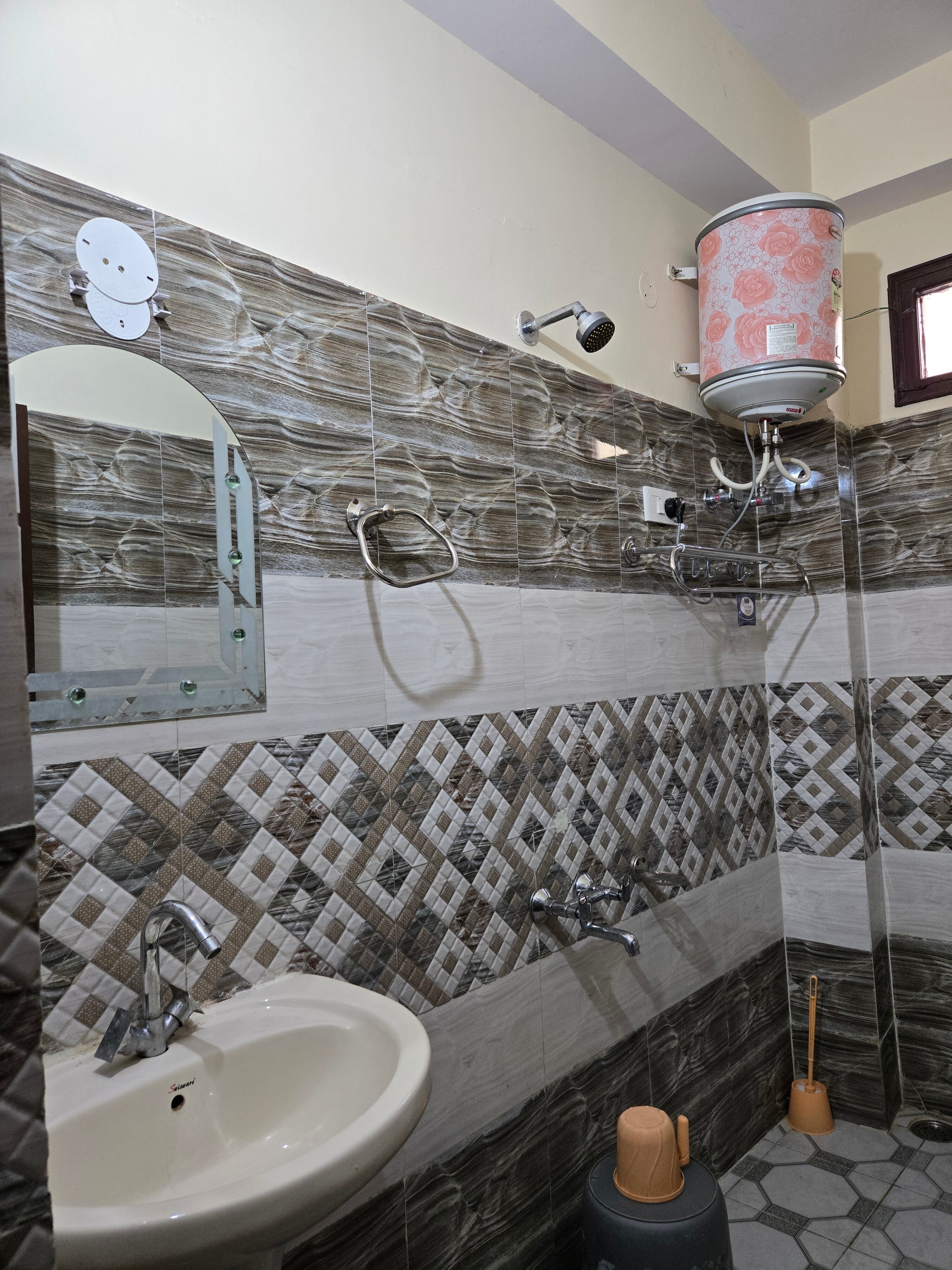 Sushant Residency Hotel Shimla - Tap to explore photos