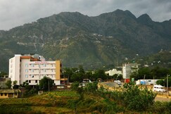 Durga Residency by Voyager Hotels @ 2 mins from Katra Railway station