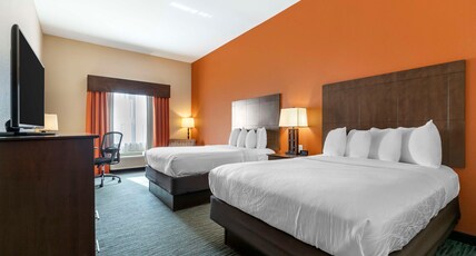 Best Western Plus Longhorn Inn & Suites Room Type - Accessible - 2 Queen, Mobility Accessible, Bathtub, Non-Smoking, Full Breakfast