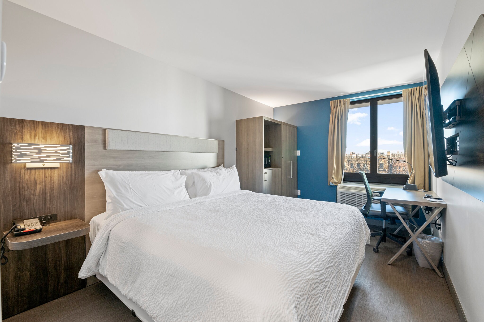 Holiday Inn Express & Suites BRONX - NYC - Tap to explore photos
