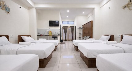  Savi Service Apartment | 2 & 3 BHK Room Type - 6 Bed Family room