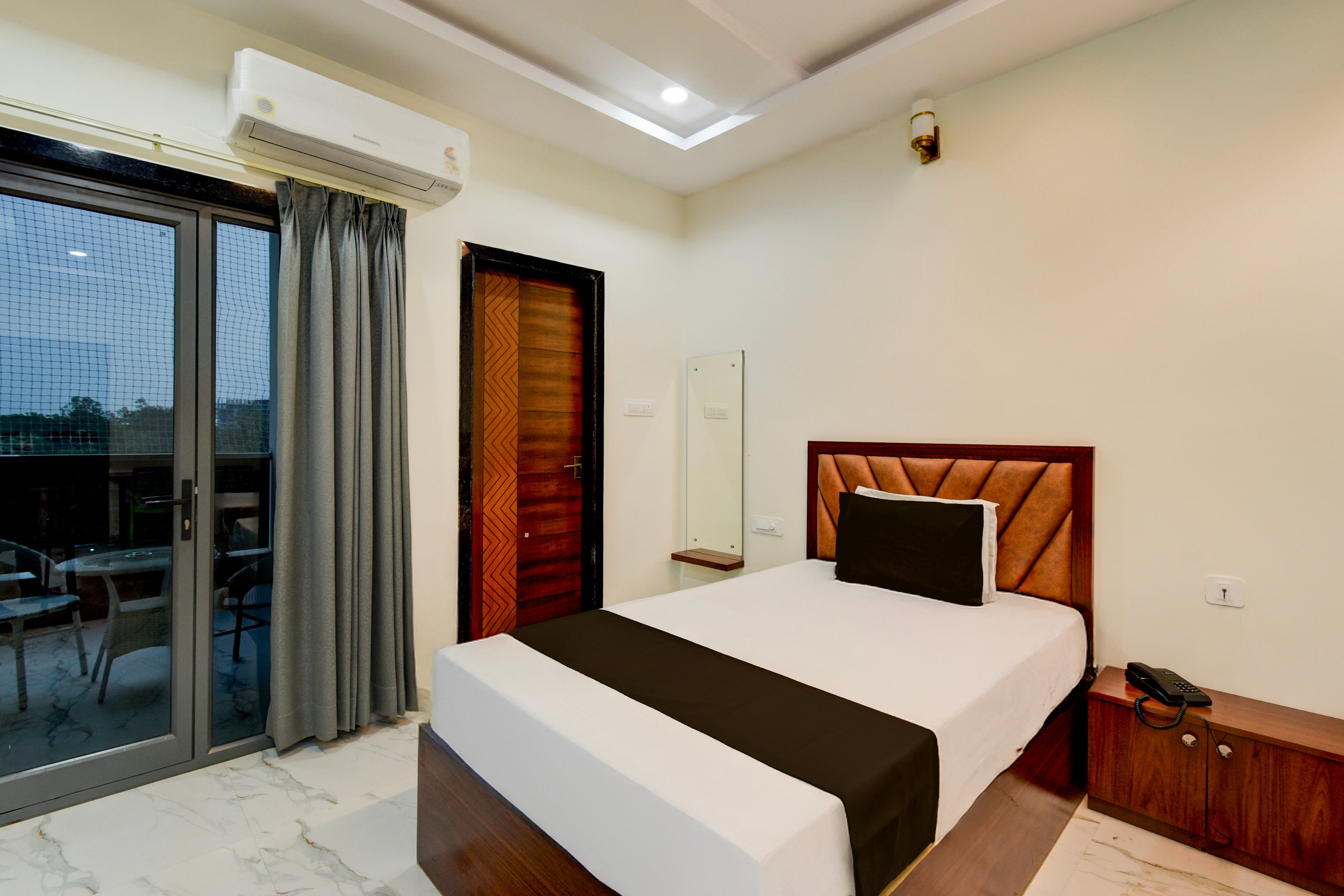 Hotel O by OYO JMK Grand - Tap to explore photos