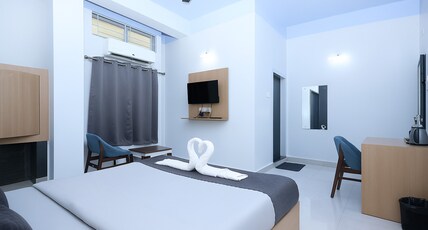 Urban Suites Room Type - King Room with Lake View