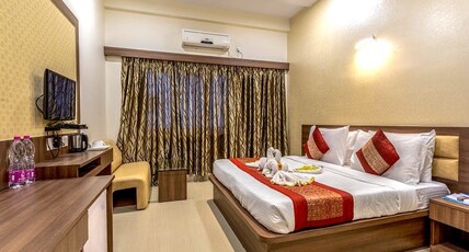 Hotel Vijoya International Room Type - Deluxe With Balcony (Sea Front)