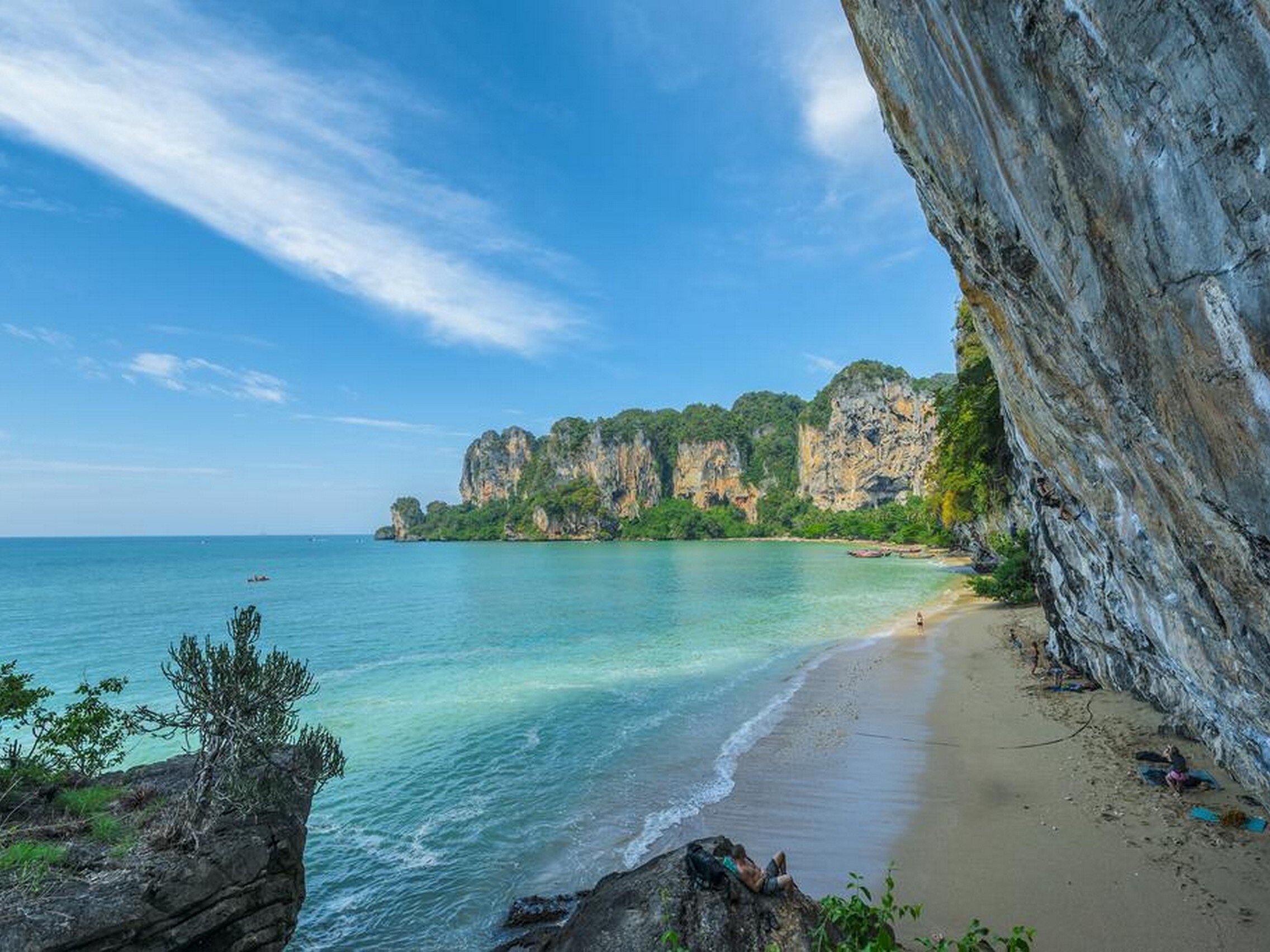 Tinidee Hideaway at Tonsai Beach Krabi - Tap to explore photos