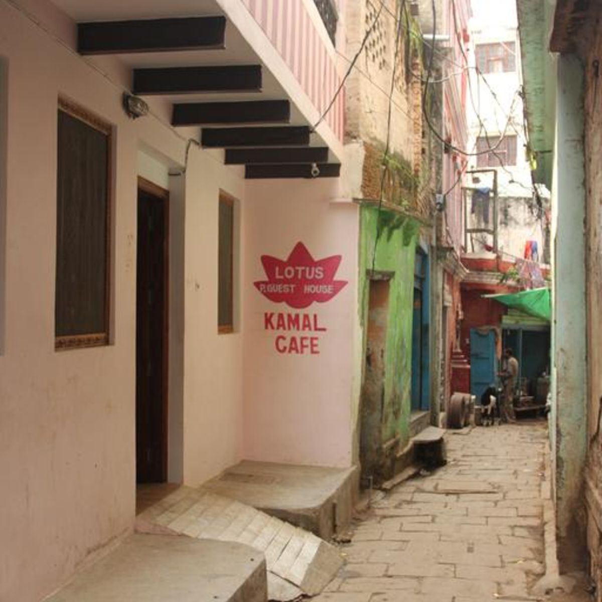 LOTUS P.GUEST HOUSE - Tap to explore photos