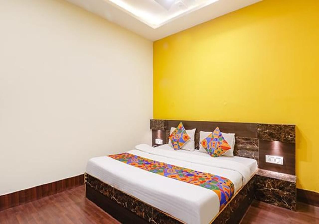 Hotel Ambika Dx - Walking Distance From Railway Station - Tap to explore photos