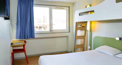 ibis budget Bordeaux Le Lac Room Type - Standard room with 1 double bed and 1 bunk bed ibis budget Bordeaux Le Lac Room Type - Standard room with 1 double bed and 1 bunk bed