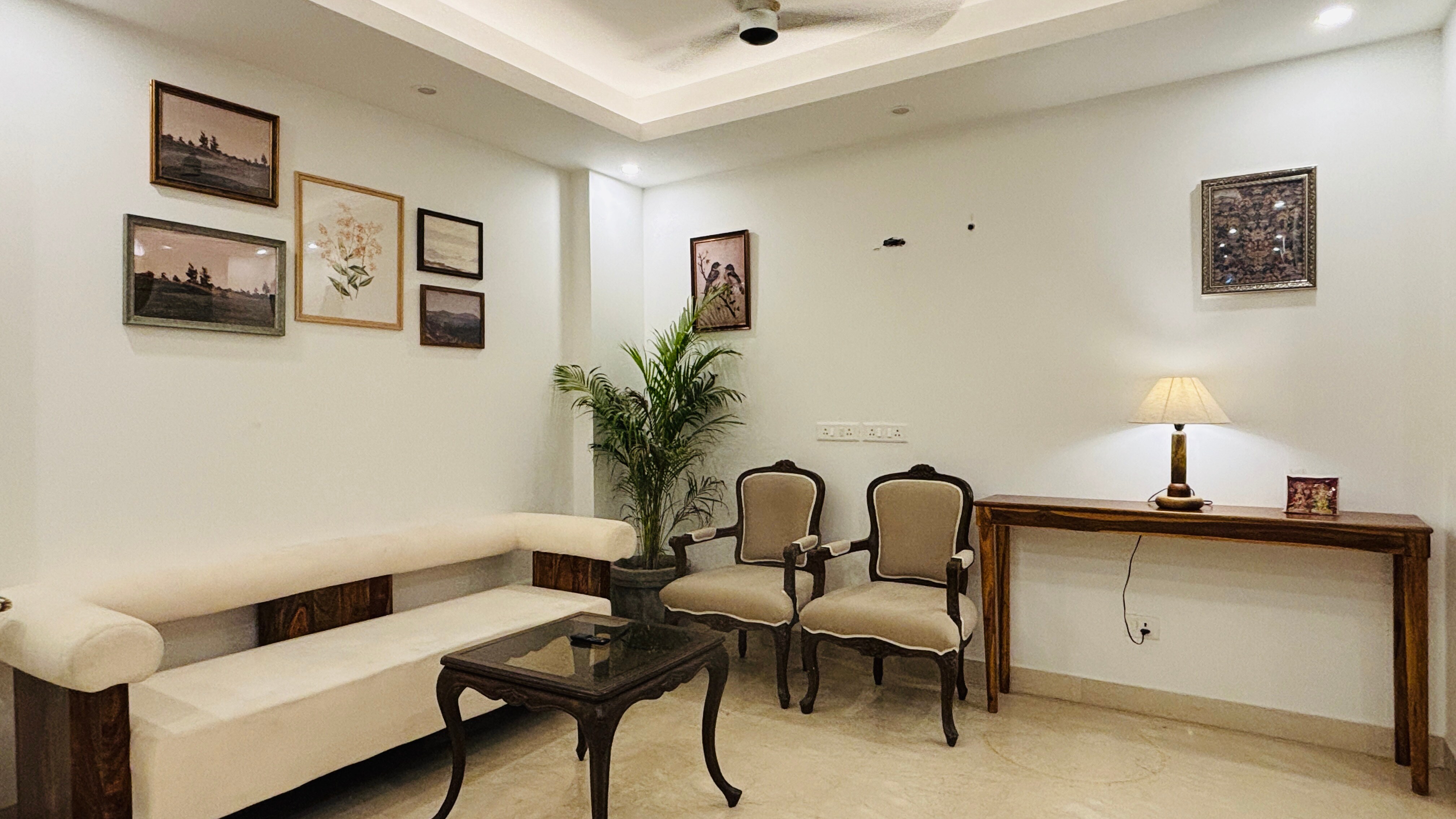 Casa Kian Luxury 4BHK Apartment - Tap to explore photos