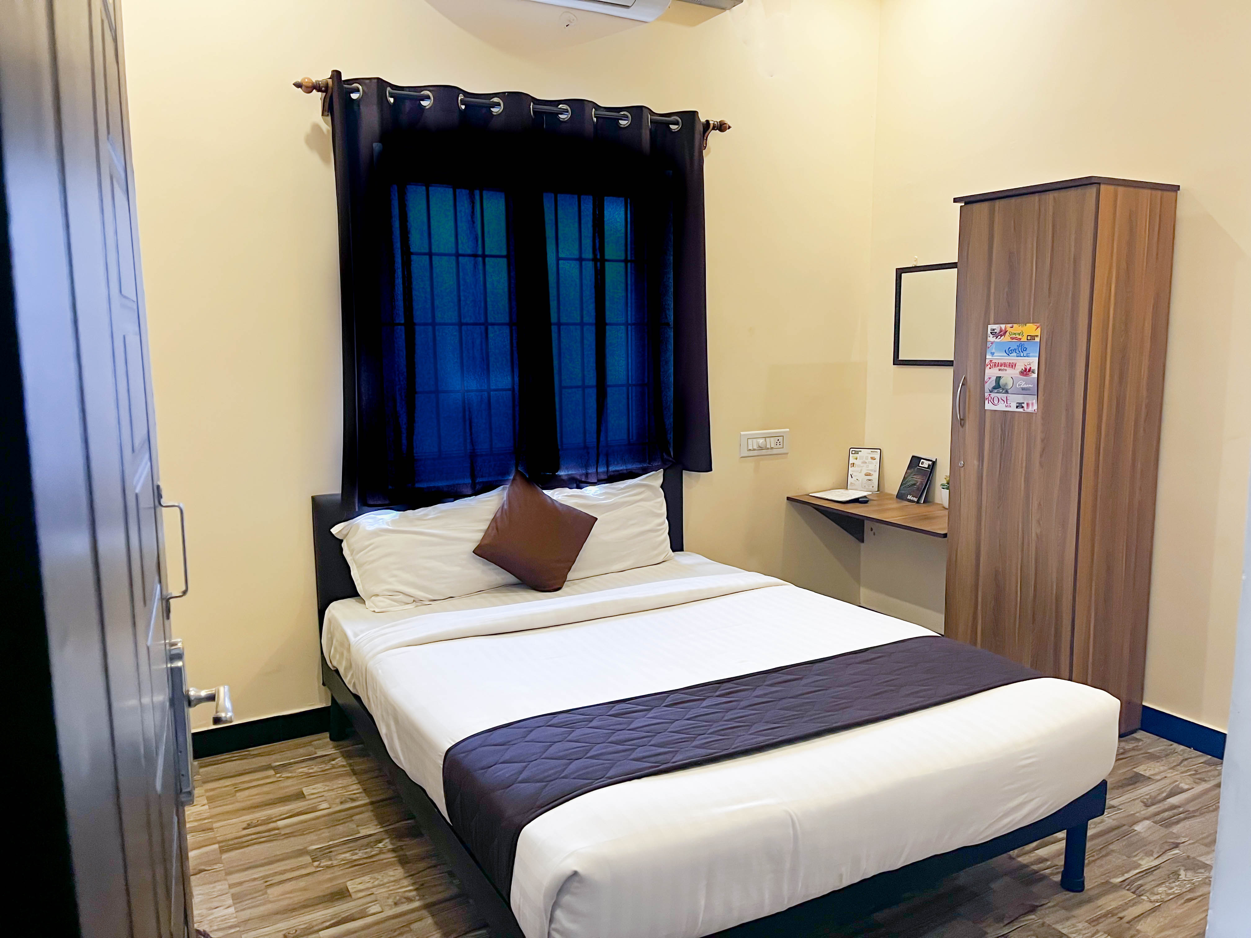 Happy Inn - Tap to explore photos