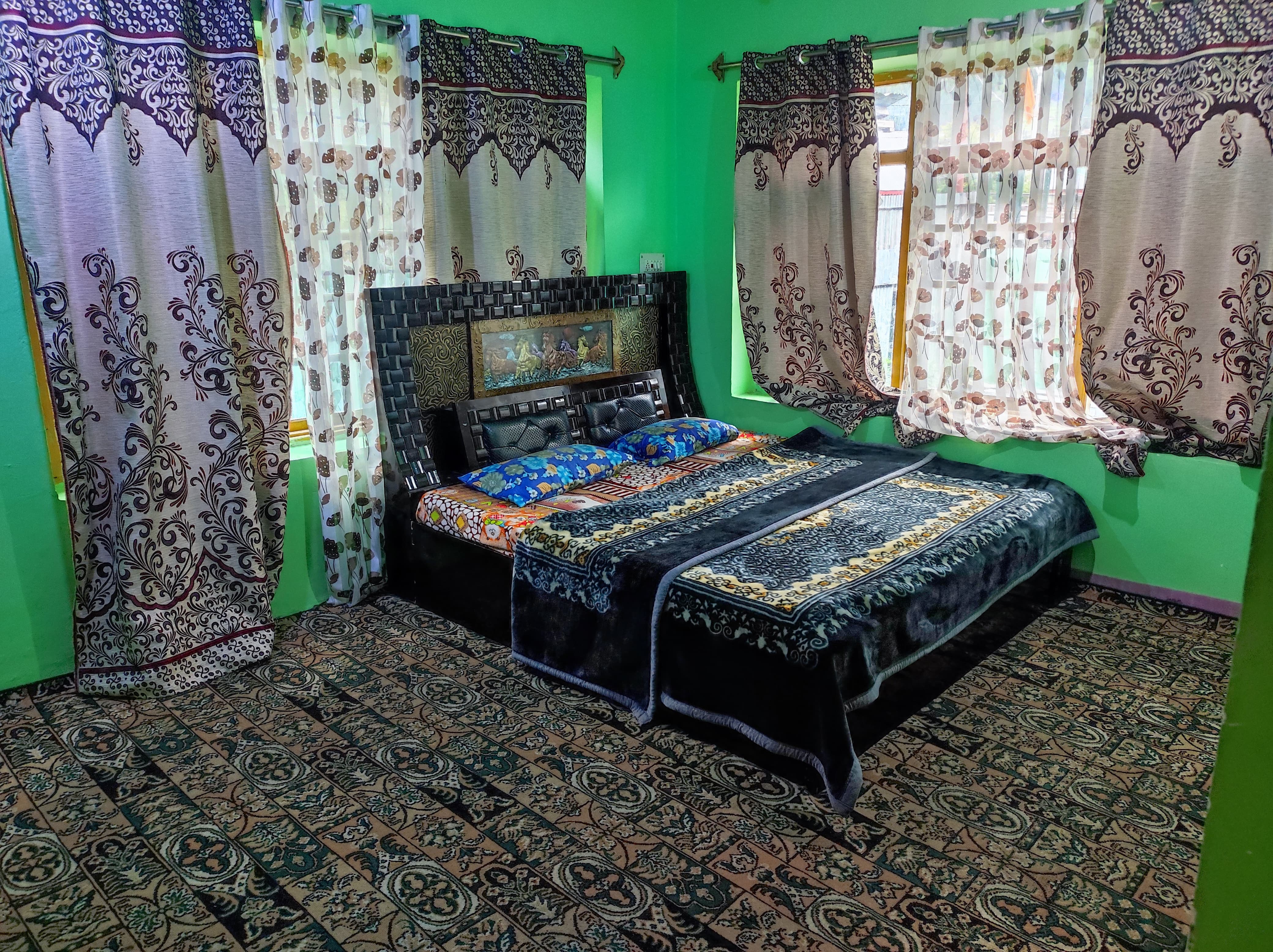 Hamraaz Guest House - Tap to explore photos