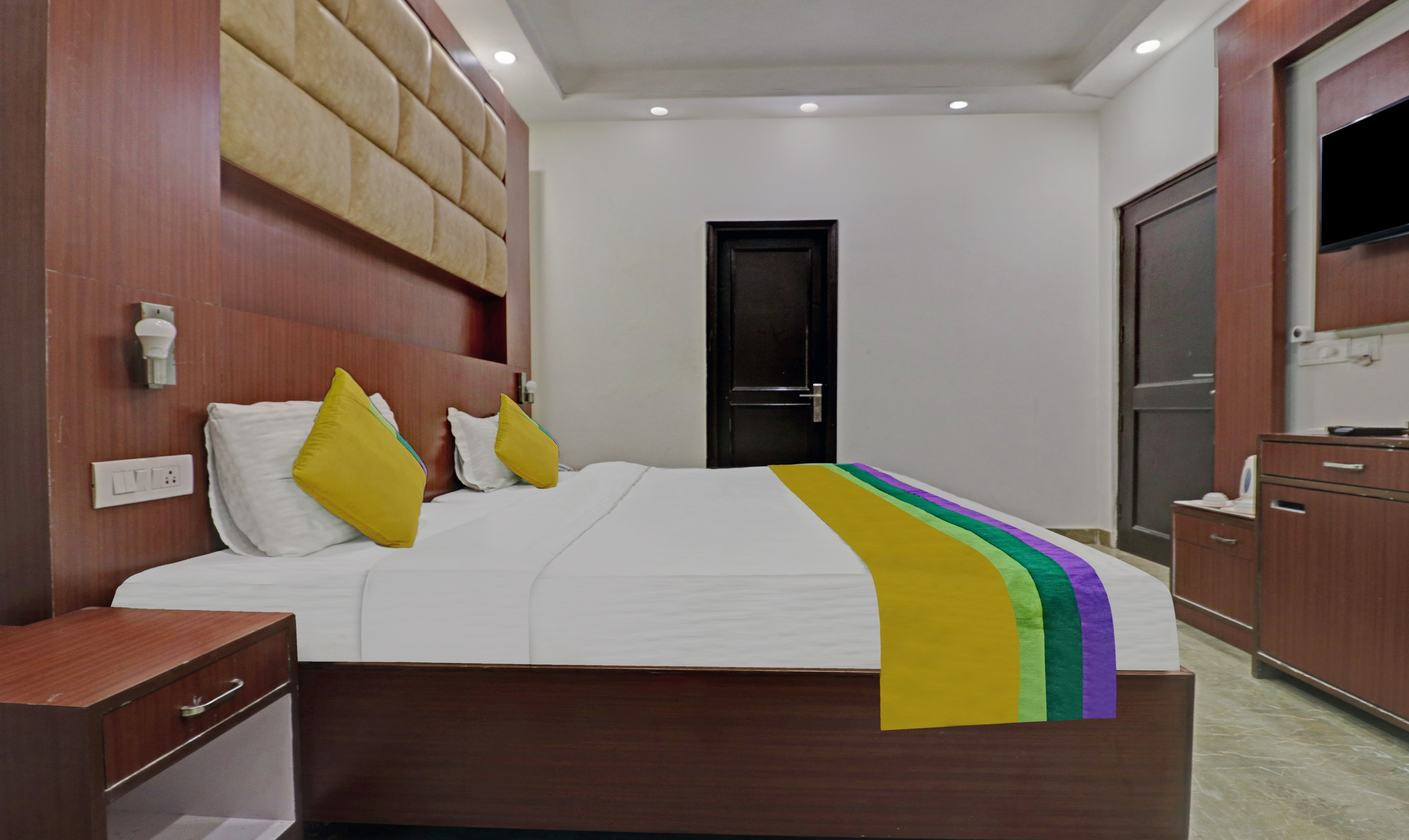 Itsy Hotels Hamlets Stay - Tap to explore photos