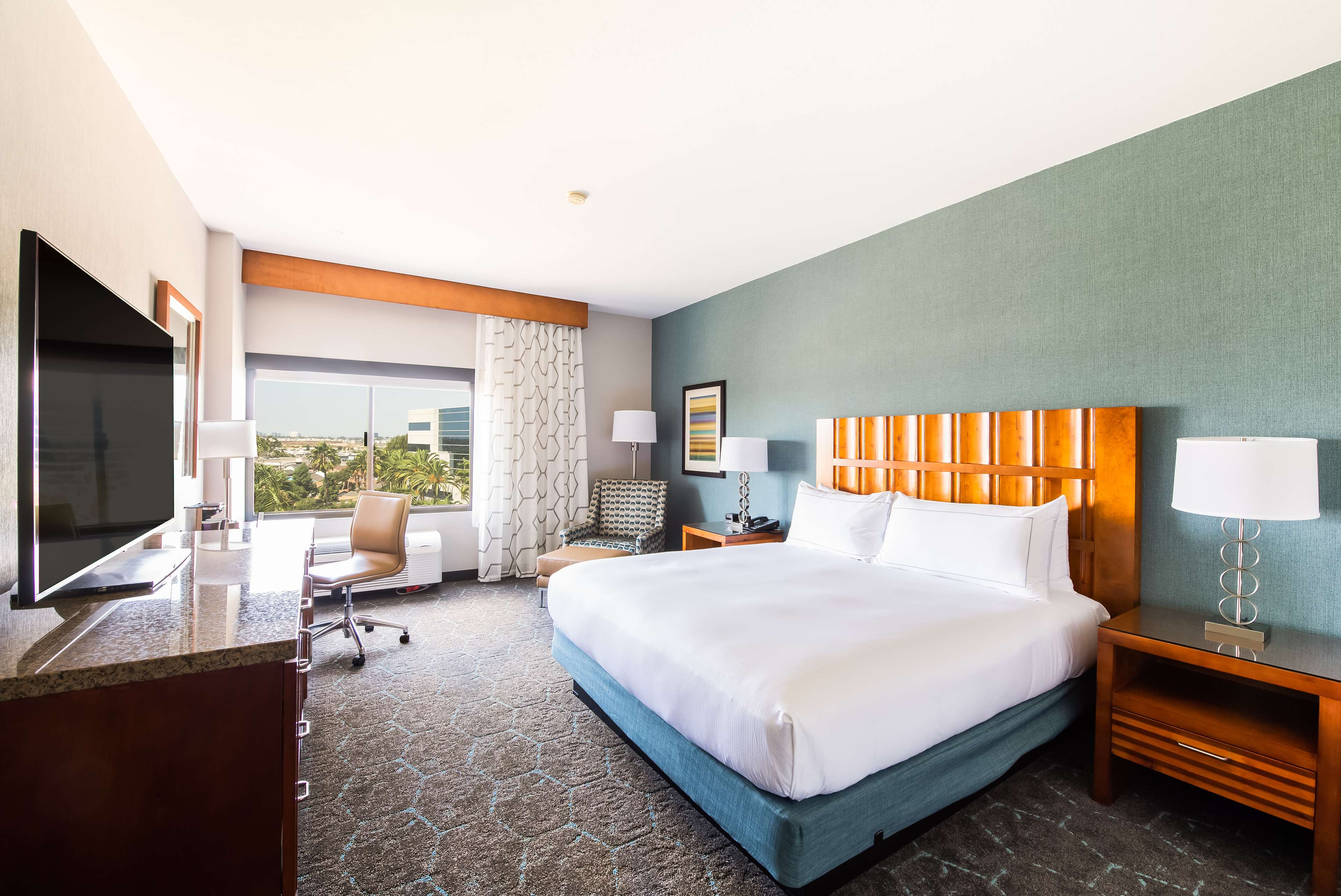 DoubleTree by Hilton Carson - Tap to explore photos