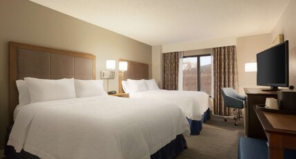 Hampton Inn & Suites Nashville Downtown Room Type - 2 QUEEN BEDS