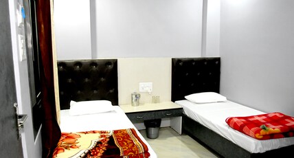 Hotel sai palace Room Type - Deluxe Room (Non AC Room)