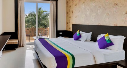 Treebo Premium Royal Amar With Mountain View and Swimming Pool Room Type - Deluxe Room with Balcony