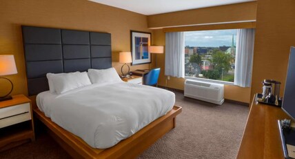 Double Tree Niagara Falls Room Type - 1 K WHIRLPOOL STE RIV VW