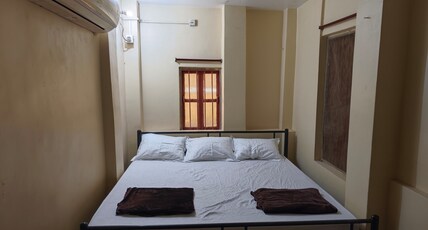 Evara Stays Backpackers Hotel Room Type - 1C FAMILY STANDARD ROOM