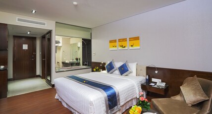 Central Palace Hotel Room Type - Deluxe Double or Twin Room
