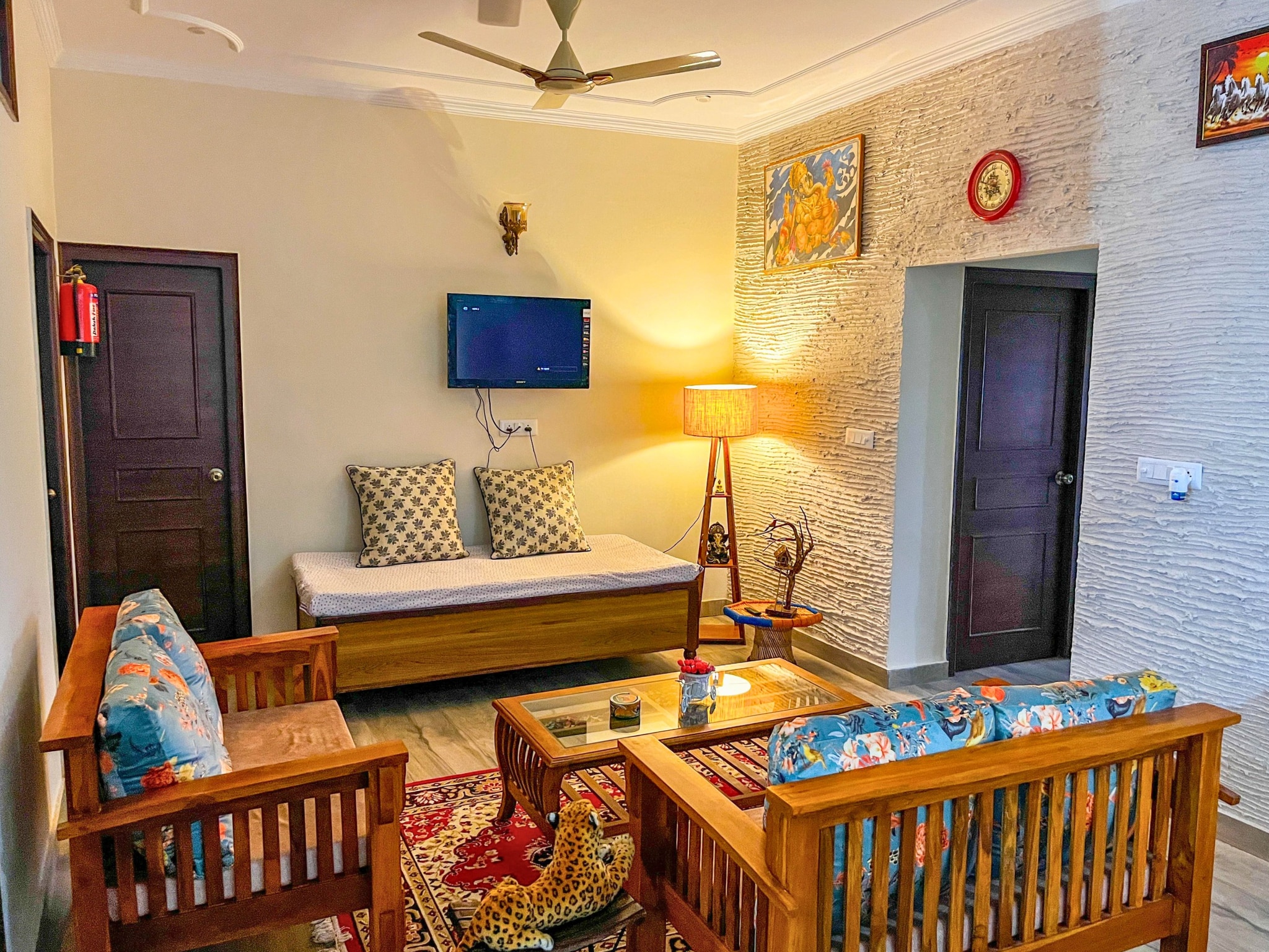 Mountain View luxury getaway - 2BHK | Hyanki Villa - Tap to explore photos