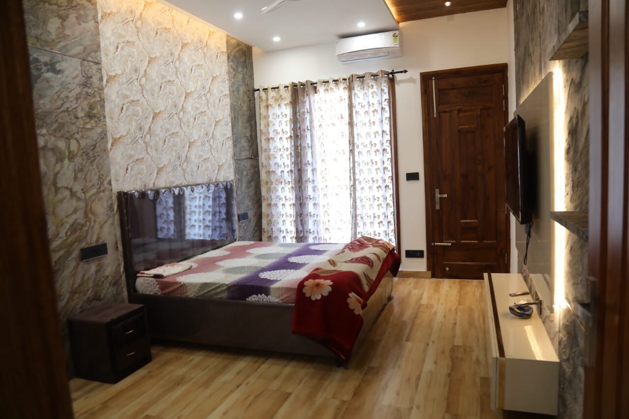 High Time Villa Luxe | 3 km from Airport - Tap to explore photos