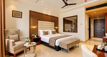 C Pearls Hotel & Banquet Room Type - Super Deluxe Room with Bathtub