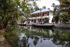 Royalmundropalace Homestay