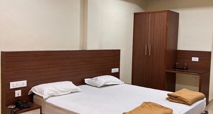 Shri Amman Residency Room Type - Non AC Deluxe Double Bed