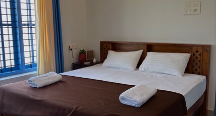 Laya Balita : South Cliff Villa Stay Room Type - King Room